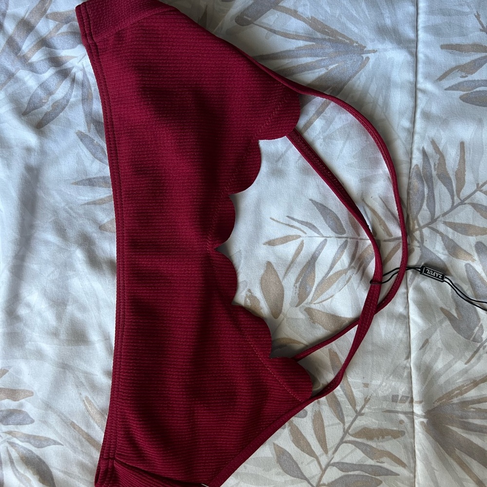 Hi there I’m selling this never worn bikini top